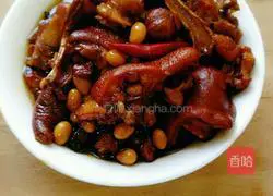 Illustration of braised soybeans and pig trotters 22