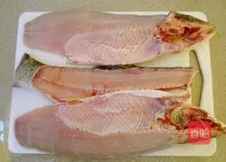 Illustration of how to make pickled fish 1