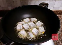 Illustration of how to make spicy and sour crispy hairtail 5