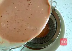 Illustration of how to make cream chocolate towel roll 4