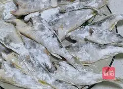 Illustration of how to make pan-fried crispy fish 6