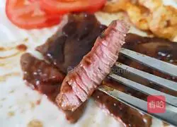 Illustration of making homemade black pepper steak 6