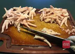 Illustration of how to make pickled pepper and chicken feet 1