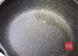 Illustration of how to stir-fry celery with lilies 11