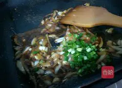 Mix until fragrant Illustration of how to make razor clams 8