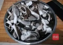Illustration of how to make stir-fried pork with oyster mushrooms 2