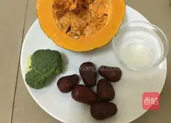 Illustration of how to make steamed pumpkin with red dates 1