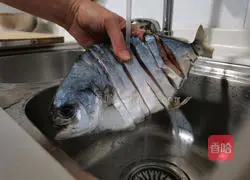 Illustration of how to steam dried pomfret overnight 2