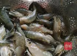 Illustration of braised Macrobrachium in oil 1