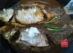 Braised crucian carp recipe 10