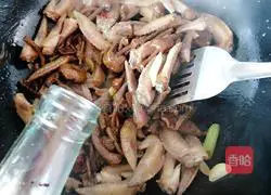 Illustration of how to cook chicken wings with mushrooms 12