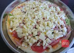 Illustration of how to make ham and vegetable pizza 6