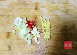 Illustration of how to make fried scallops with onions and ginger 2