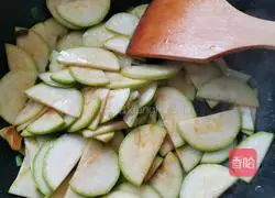 Zucchini Illustration of how to make scrambled eggs 4