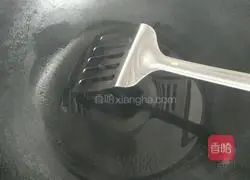 Illustration of how to make salt and pepper corn money 2