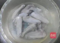 Illustration of braised duck wings in Zhuhou sauce 3