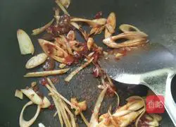 Illustration of how to make twice-cooked pork slices 5