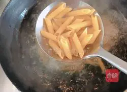 Illustration of Pan-fried Black Pepper Salmon/Salad Macaroni 2