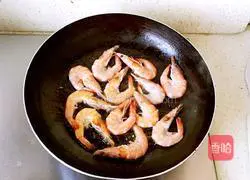 Illustration of braised shrimp in oil 3