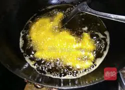 Illustration of how to make crispy fried chicken tenders 10