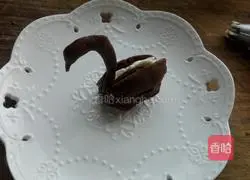 Black Swan Puffs Recipe Illustration 13