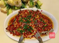 Illustration of how to make fish head with chopped pepper 9