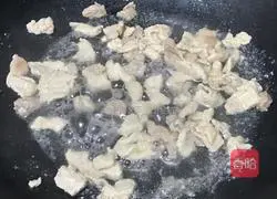 Illustration of how to make fried enoki mushrooms with lean meat 6