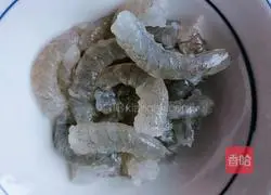 Illustration of how to make almond shrimp balls 2