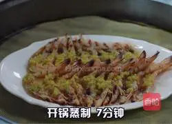 Illustration of how to make shrimps with garlic paste 5