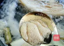 Illustration of how to make twice-cooked pork with green pepper 3