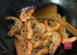 Illustration of how to make fried shrimps with green pepper 2