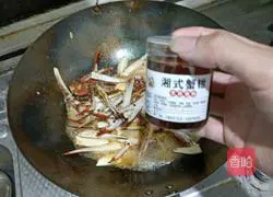 Illustration of how to make Hunan style aftertaste crab claws 5
