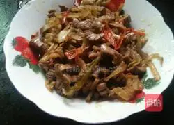 Illustration of how to make stir-fried kidney with sour radish 4