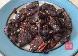 Illustration of the family version of spicy beef ganba recipe 14