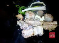 Illustration of how to cook braised short ribs with plum and chestnuts 8