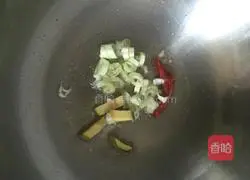 Illustration of how to make braised pork and cabbage vermicelli 5