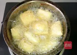 Illustration of how to make fried stinky tofu 3