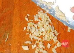 If you want to cook hairtail well, you must have a unique marinating secret recipe.The best way to eat hairtail is to make crispy hairtail.Illustration 5