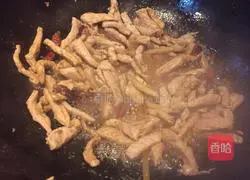 Fragrant Illustration of how to make spicy shredded pork 4