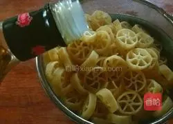 Illustration of how to make spaghetti (pan-fried beef short ribs with red sauce) 7