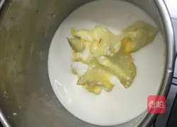 Illustration of how to make swan puffs 2