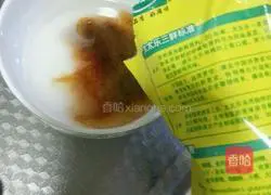 Illustration of how to make three delicacies with less oil 14