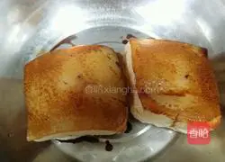 Illustration of how to make salty roasted white 8