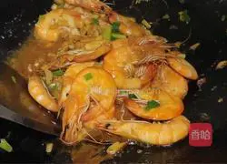 Illustration of how to make garlic-flavored shrimps 8