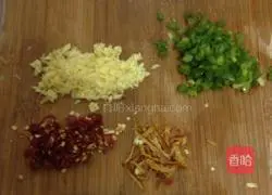 Illustration of how to make cold pepper and chicken shreds 3