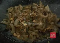 Illustration of how to make sea cucumber and chestnut stew 4