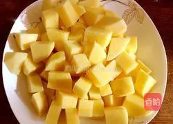 Illustration of how to make scallion mashed potato cake 1