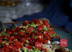 Illustration of how to make fish head with chopped pepper 14