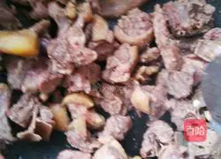 Illustration of how to make beer duck with pickled peppers 3