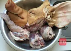 Illustration of how to make braised pork 1